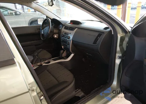 2008 Ford Focus Se/Ses z USA, uszkodzony, nr VIN 1FAHP35N98W180596